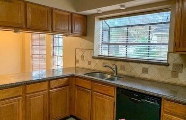 3815 Forest Village Dr Gallery 4