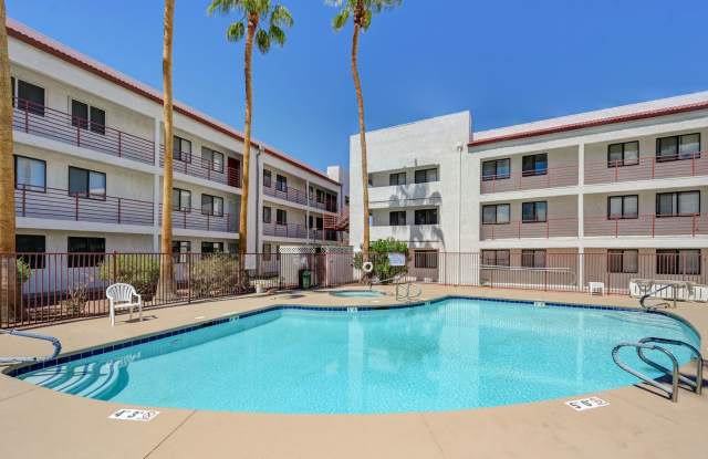 Beautifully Remodeled 1 Bedroom Condo - Close to UNLV Campus Gallery 1