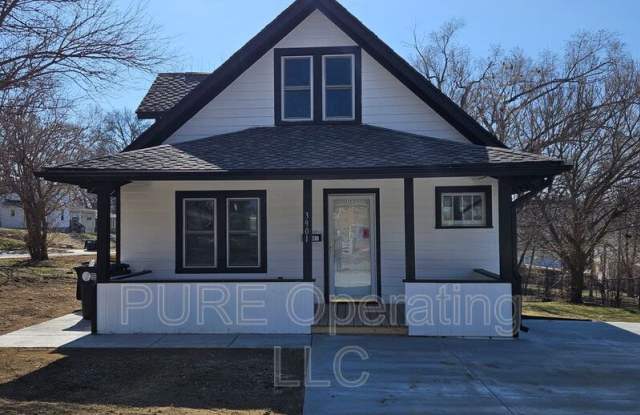 3901 Curtis Ave - 3901 Curtis Avenue, Omaha, NE 68111