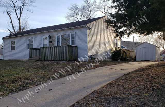 Nice 4 Bed 1.5 Bath Home in KCMO-Available NOW!! photos photos