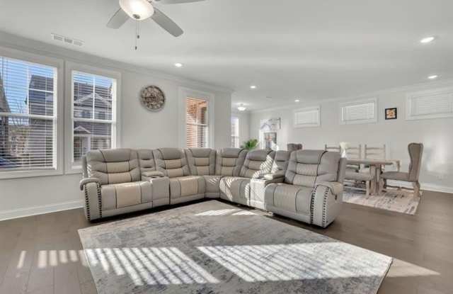 1070 Poppy Pointe Gallery 4