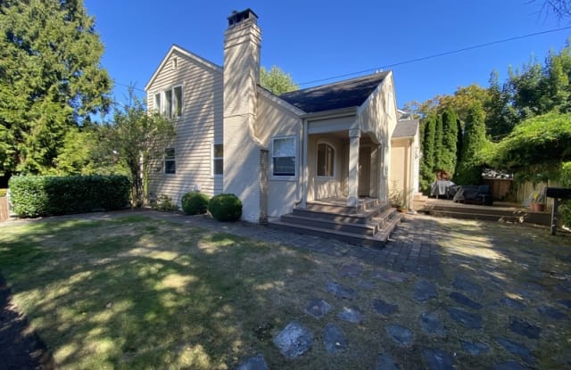 4802 NE 45th St photos photos