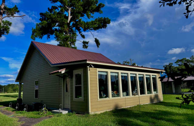 Charming Cottage with Fishing Pond Gallery 4
