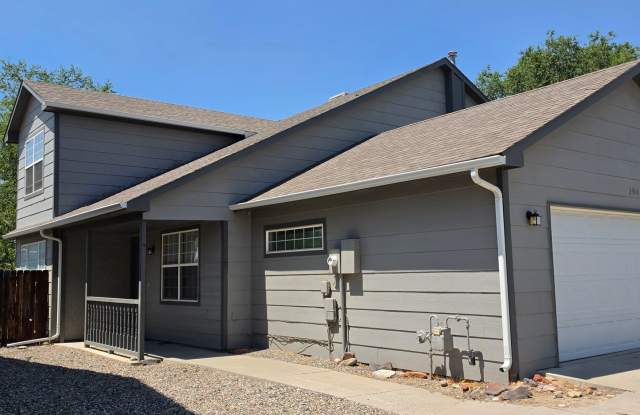 4 Bed 2 Bath SFH in Fruitvale Gallery 1