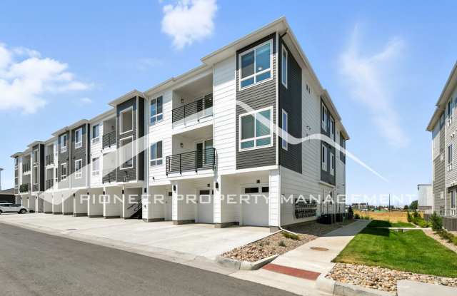 Stunning Condo with Washer/Dryer and Central AC photos photos