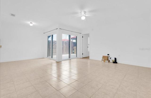 475 HUNTER Circle Gallery 2