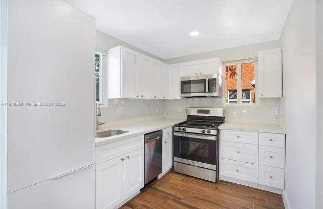 1845 Monroe St photos photos
