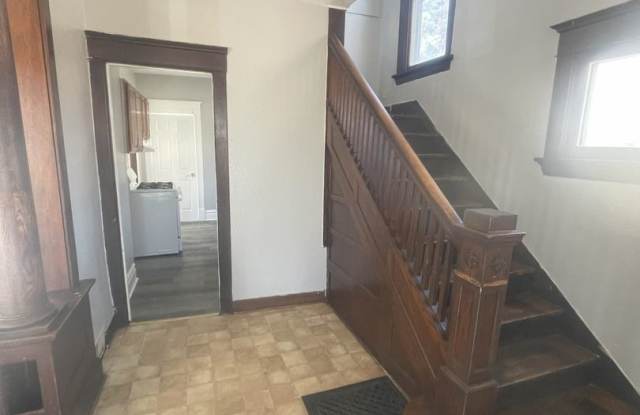 4 Bedroom 1 and 1/2 Bathroom Home for Rent! - 126 Wellington Street, Waterloo, IA 50701