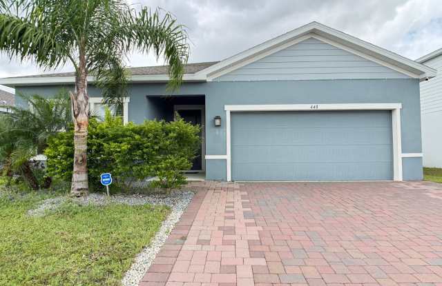 Beautiful 4-Bed Home Featuring a Modern Kitchen, Loft, and Fenced Yard! - 648 Bloom Terrace, Polk County, FL 33837