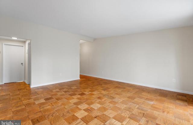 10428 ROCKVILLE PIKE #402 Gallery 4