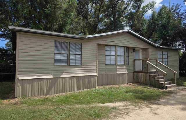 2821 Hillcrest Ave - 2821 Hillcrest Avenue, Bellview, FL 32526 2821 Hillcrest Ave - 2821 Hillcrest Avenue, Bellview, FL 32526