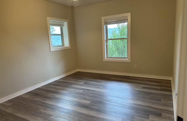 300 Tambras Way B photos photos