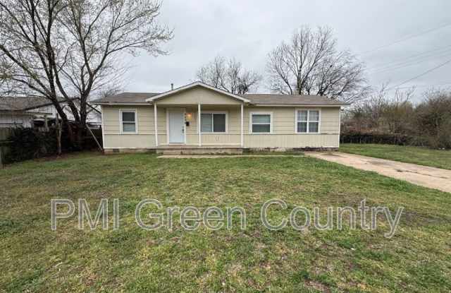 5926 N Frankfort Ave photos photos