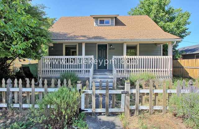 3 bed, 1 bath Home w/ Easy Freeway Access Near Washington Elem School photos photos