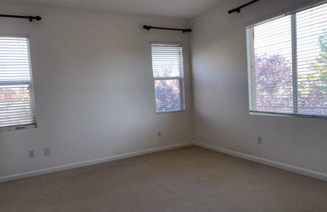 Beautiful 3 bedroom in South Reno Gallery 3