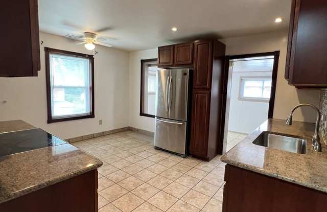3 Bedroom Apartment Available w/ 2 car garage photos photos