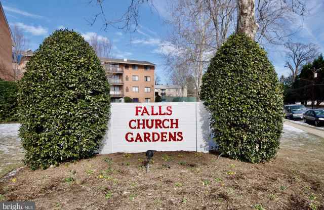2752 HOLLYWOOD ROAD - 2752 Hollywood Road, Idylwood, VA 22043