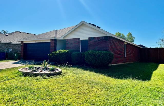 Charming 3-Bedroom Home with a Private Nice Garden Gallery 3