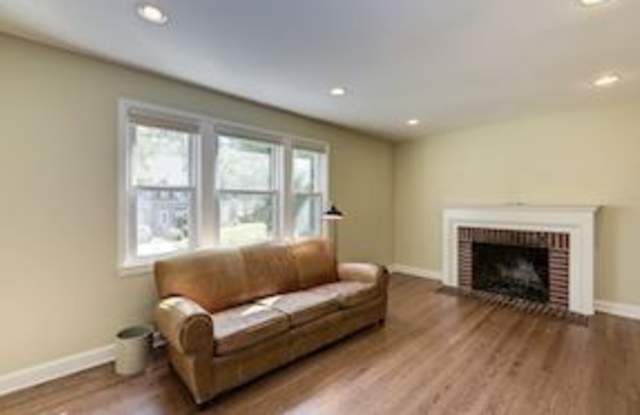 8402 Cedar St Gallery 2