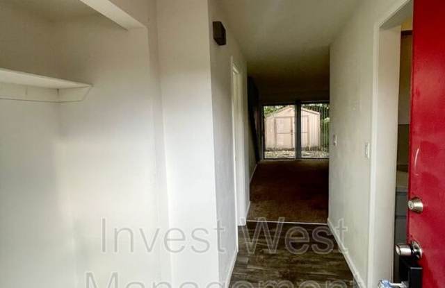 1960 33 Avenue Gallery 3