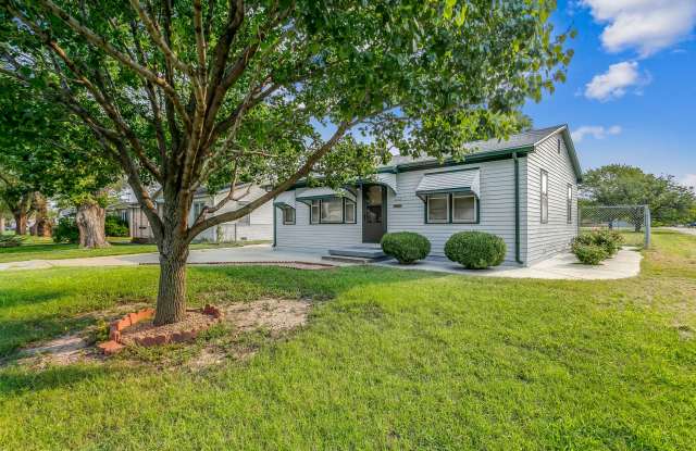 Updated 3 Bedroom Home with New Windows! Gallery 1