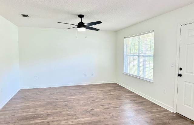 Quaint 3-Bedroom Home Gallery 4
