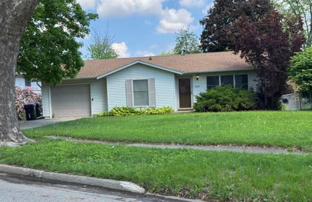 Simple but nice 3 bedroom 1 bath home, great fenced back yard! photos photos