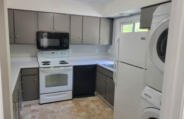 Charming Townhouse Minutes from North Hills photos photos