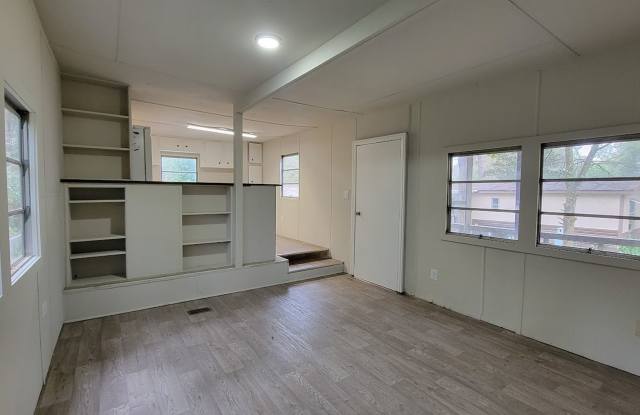 2 Bed 1 Bath, New Interior Paint, New Flooring, Fenced Yard 5325 Se 32nd Ct Ocala, FL 34480 - 5325 Southeast 32nd Court, Marion County, FL 34480