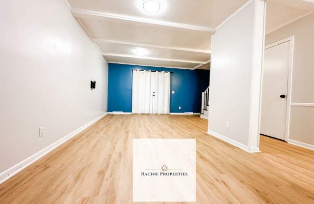 # Spacious Townhouse in Desirable Greenville Location Gallery 3