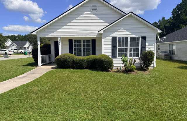 Prime Valdosta Location | Cozy 3 BR / 2 BA Home Near Moody AFB & SGMC Gallery 1