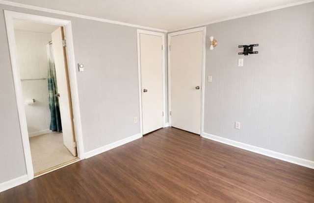 1187 Putnam Pike Gallery 2