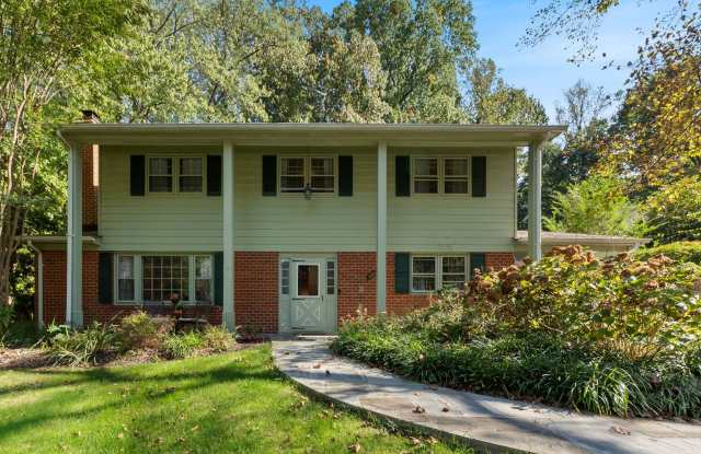 Updated 4BR Springfield Home with Spacious Yard & Easy I-95 Access Gallery 1