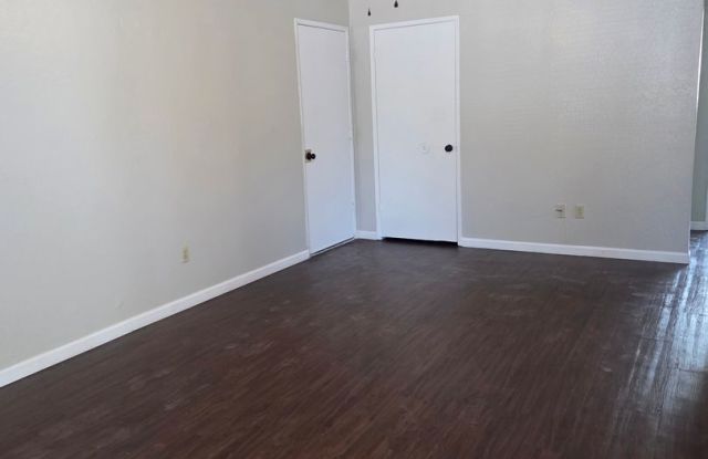 2 BED/1 BATH SINGLE LEVEL TRIPLEX photos photos