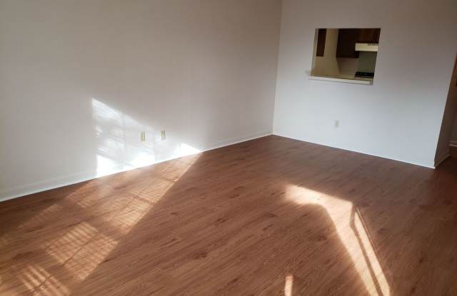 Spacious 1 Bedroom, 1.5 Bath Townhouse – Minutes from Nashville Gallery 4
