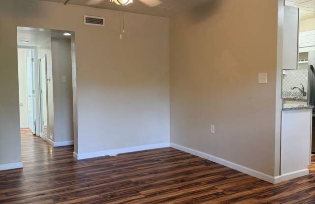 Knoxville 37919 - 1 bedroom, 1 bath Apartment on main floor with no steps - Mac Tobler (865) 755-3075 Gallery 4