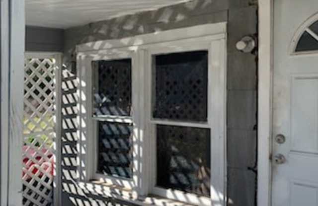 1809 Nowlin St Gallery 2