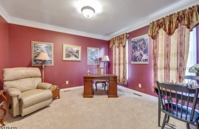 2 Bedford Dr Gallery 4