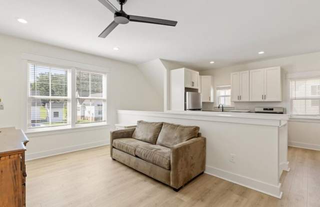 A great place to stay that is a nice and cozy cottage in the great neighborhood of Southwood photos photos