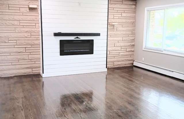 Beautifully Renovated, Modern 3 bedroom 2.5 bedroom Single Family Home photos photos