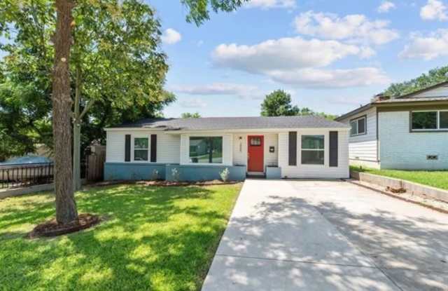 Available Mid-April! 3 Bedroom, 2 Bath in Fort Worth's Beloved Queensborough Heights Addition! - 3805 Lafayette Avenue, Fort Worth, TX 76107