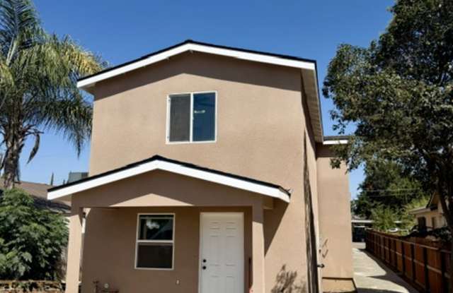 1561 E Marion Way Dinuba, CA 93618 - 101 Gallery 1
