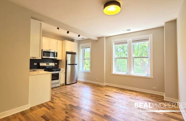 654 W Wrightwood Ave - 654 West Wrightwood Avenue, Chicago, IL 60614