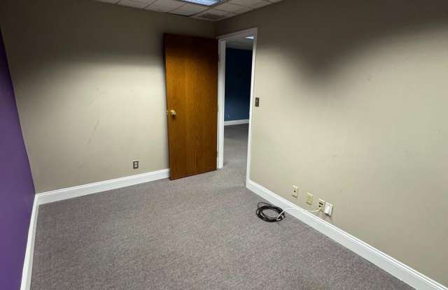 100 E CHESTER Pike unit: 5 photos photos