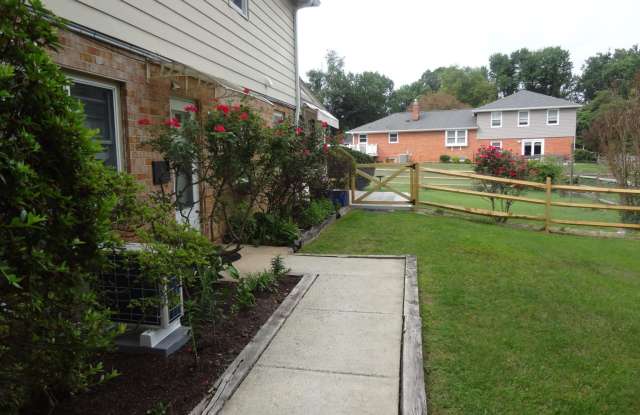 17540 QUEEN ELIZABETH Drive photos photos