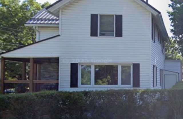 4 Lake Avenue - 1 photos photos