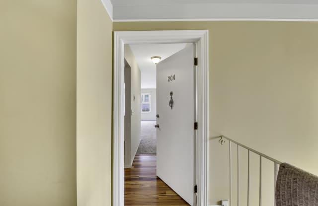 1150 Catalpa Drive Gallery 2