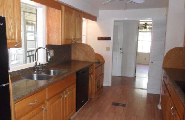 222 NW JESSUP COURT Gallery 3