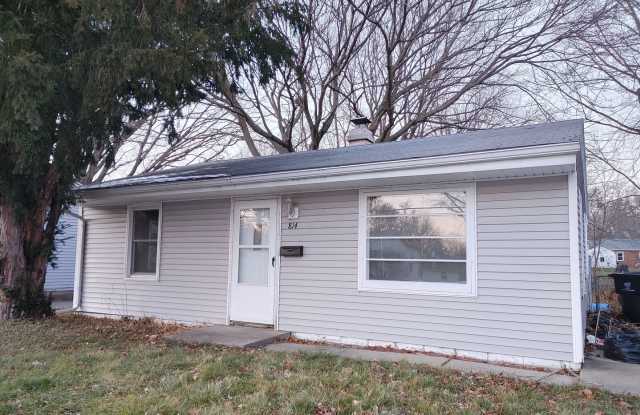 2 Bedroom House in Bloomington - 814 East Emerson Street, Bloomington, IL 61701