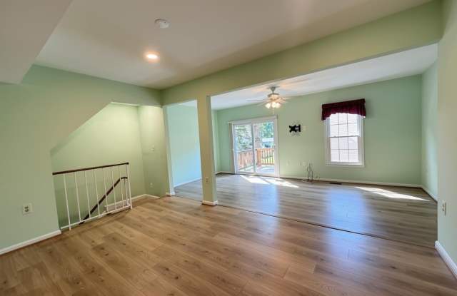 5406 NEW LONDON Drive Gallery 4